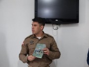 Colocação das Bíblias nos quartéis