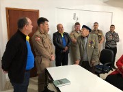 Colocação das Bíblias nos quartéis