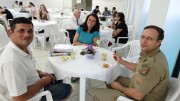 Um suculento café servido aos Militares