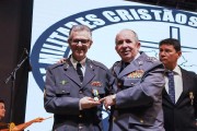 Entrega de medalhas aos militares e civis