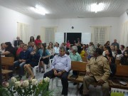 Igreja lotada e mais ainda do Poder de Deus