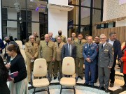 Militares em união no culto militar