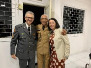 Militares em união no culto militar