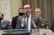 Militares em união no culto militar