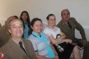 Família unida na presença de Deus