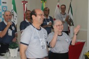 Família unida na presença de Deus