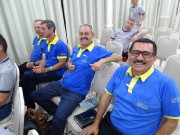 Família unida na presença de Deus