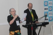 Família unida na presença de Deus