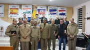 Missão e militares unidos