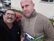 Bíblia, pão diário, canécas e mantimentos