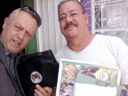 Sócios recebem materiais e bíblias do militar