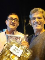 Sócios recebem materiais e bíblias do militar