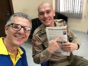 Sócios recebem materiais e bíblias do militar