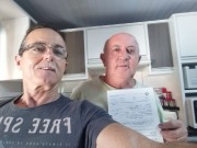 Sócios recebem materiais e bíblias do militar