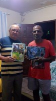 Sócios recebem materiais e bíblias do militar
