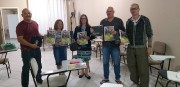 Sócios recebem materiais e bíblias do militar