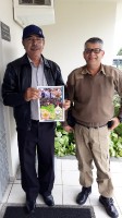 Sócios recebem materiais e bíblias do militar