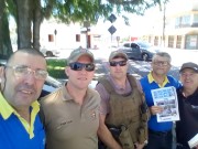 Sócios recebem materiais e bíblias do militar
