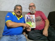 Sócios recebem materiais e bíblias do militar