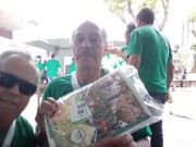 Sócios recebem materiais e bíblias do militar