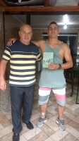 Sócios recebem materiais e bíblias do militar