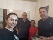 Sócios recebem materiais e bíblias do militar
