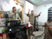 Policial aceita Jeus em culto de militares em Laguna