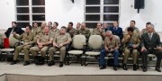 Policial aceita Jeus em culto de militares em Laguna