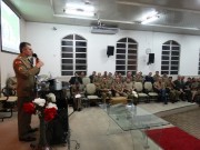 Policial aceita Jeus em culto de militares em Laguna