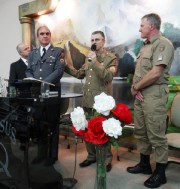 Policial aceita Jeus em culto de militares em Laguna
