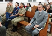 Policial aceita Jeus em culto de militares em Laguna