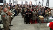 Policial aceita Jeus em culto de militares em Laguna