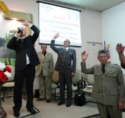 Policial aceita Jeus em culto de militares em Laguna