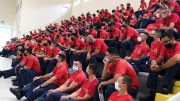 Entrega de bíblias aos alunos soldados