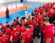 Entrega de bíblias aos alunos soldados