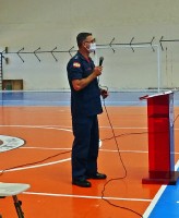 Entrega de bíblias aos alunos soldados