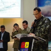 Presença de vários militares neste belo culto