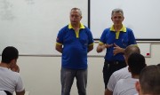 Lavando literaturas evangélicas para os Alunos